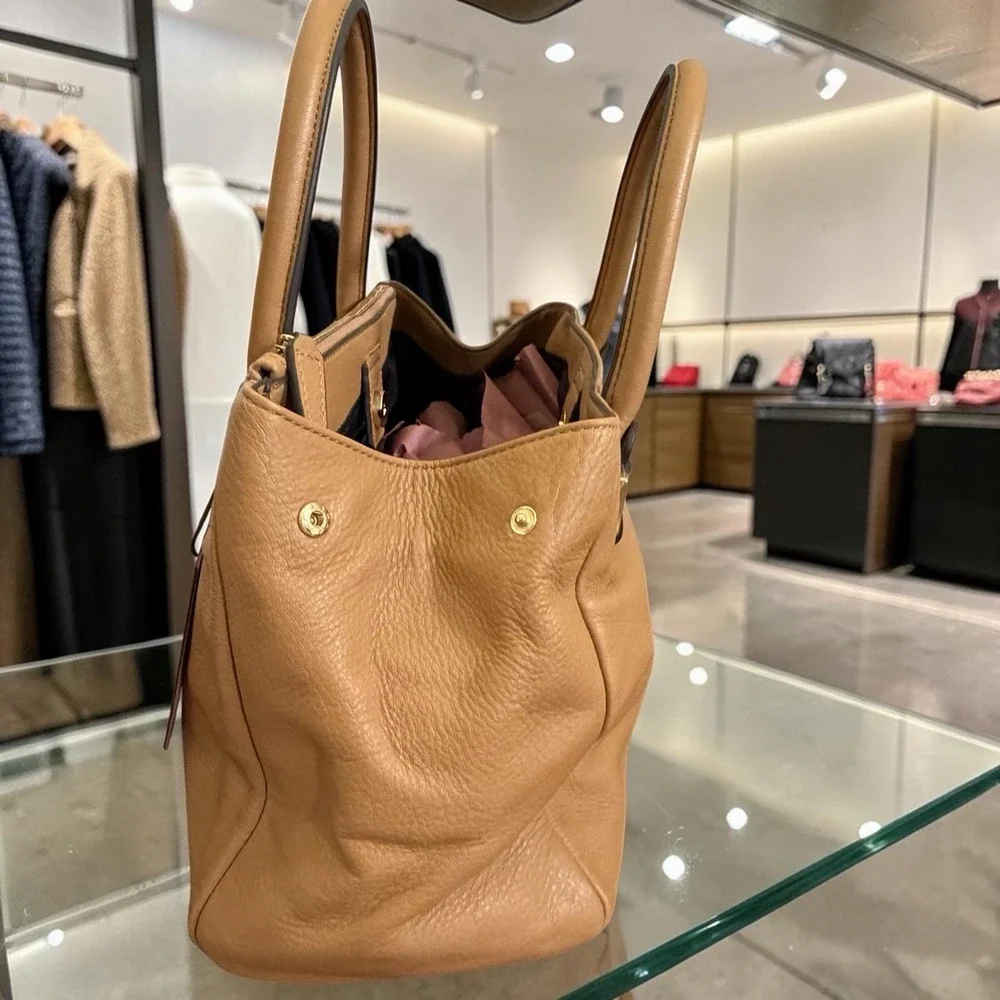 Vince Camuto Jace Shopper Leather Oak Double Handle Gold Trim Logo Classic NWT